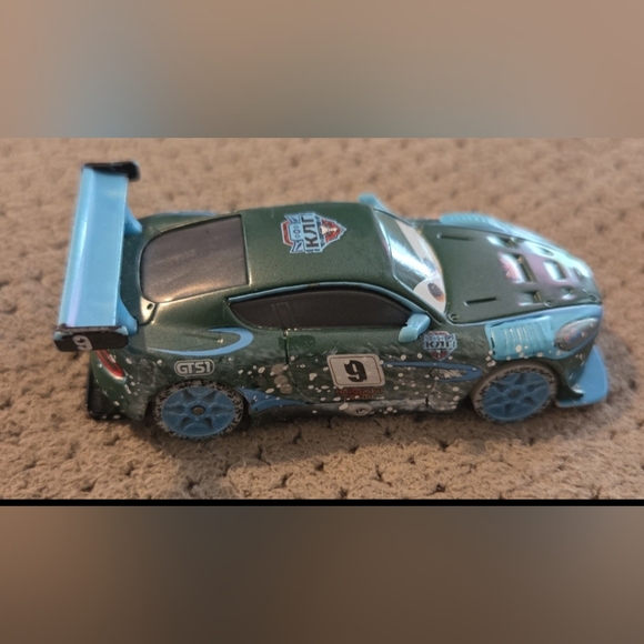 Disney Pixar Cars Ice Racers 1:55 Scale Diecast Vehicle, Nigel Gearsley Mattel - Picture 7 of 11